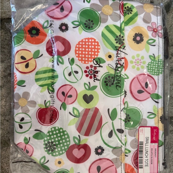 Thirty-One set of Apple Blossom items - Picture 4 of 7